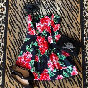 EUC Velvet Torch floral strapless dress 👗
